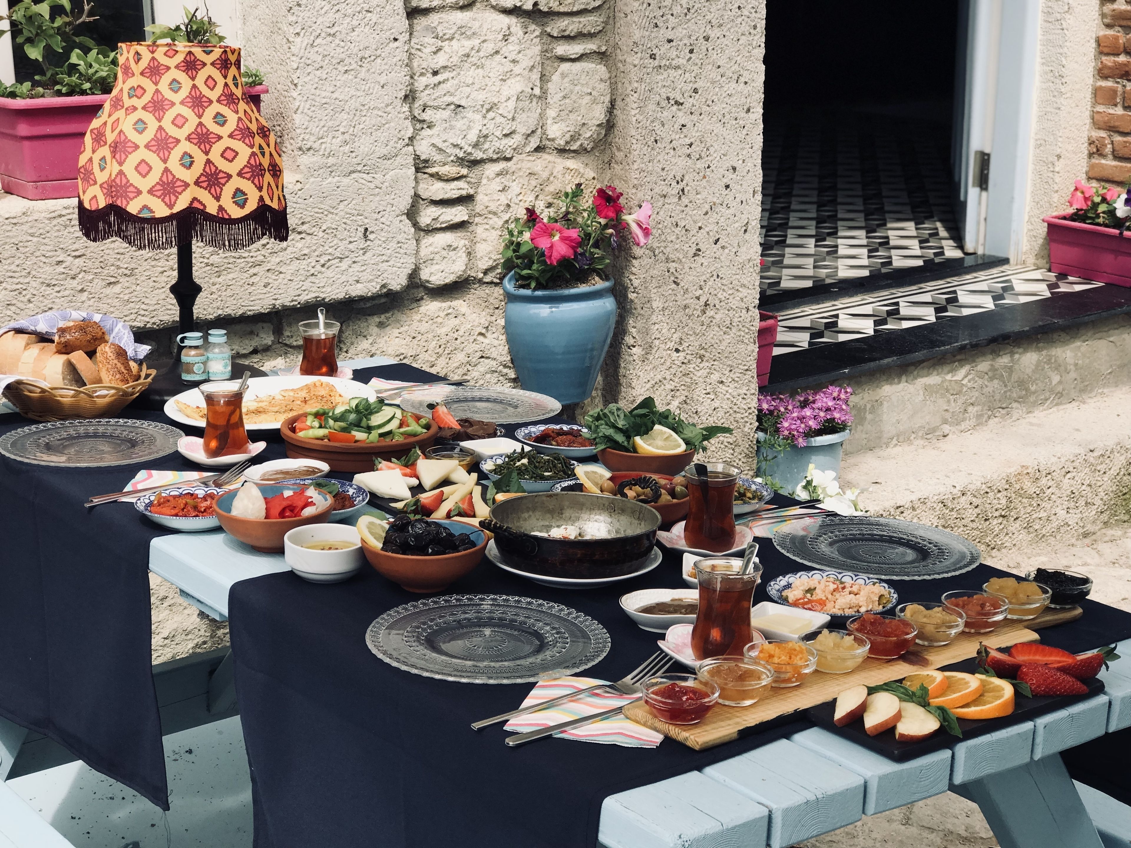 free daily full breakfast