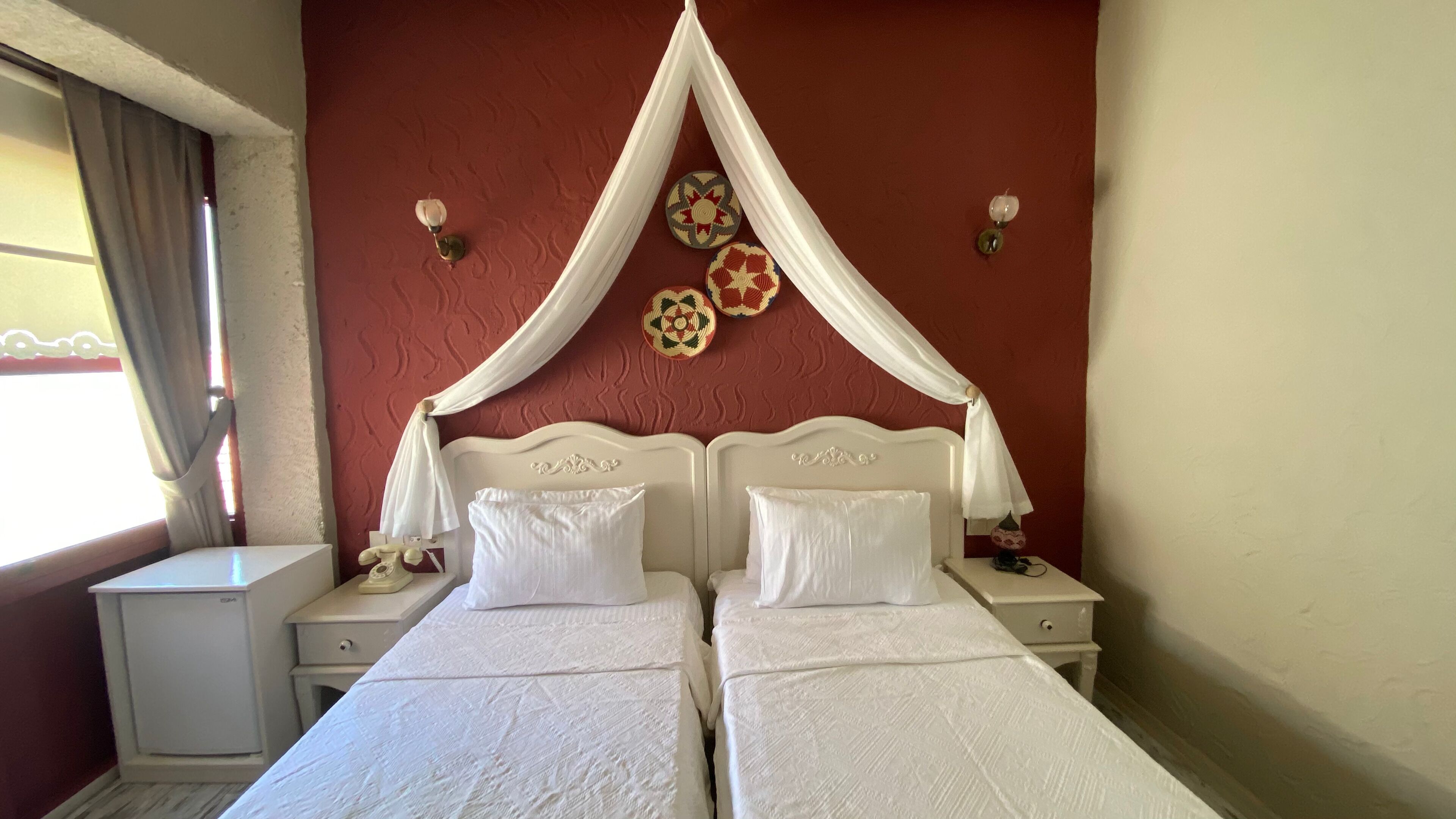 deluxe double room | minibar, in-room safe, desk, soundproofing