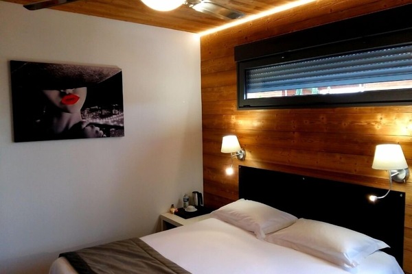 特色装修、特色家居、办公桌、遮光窗帘