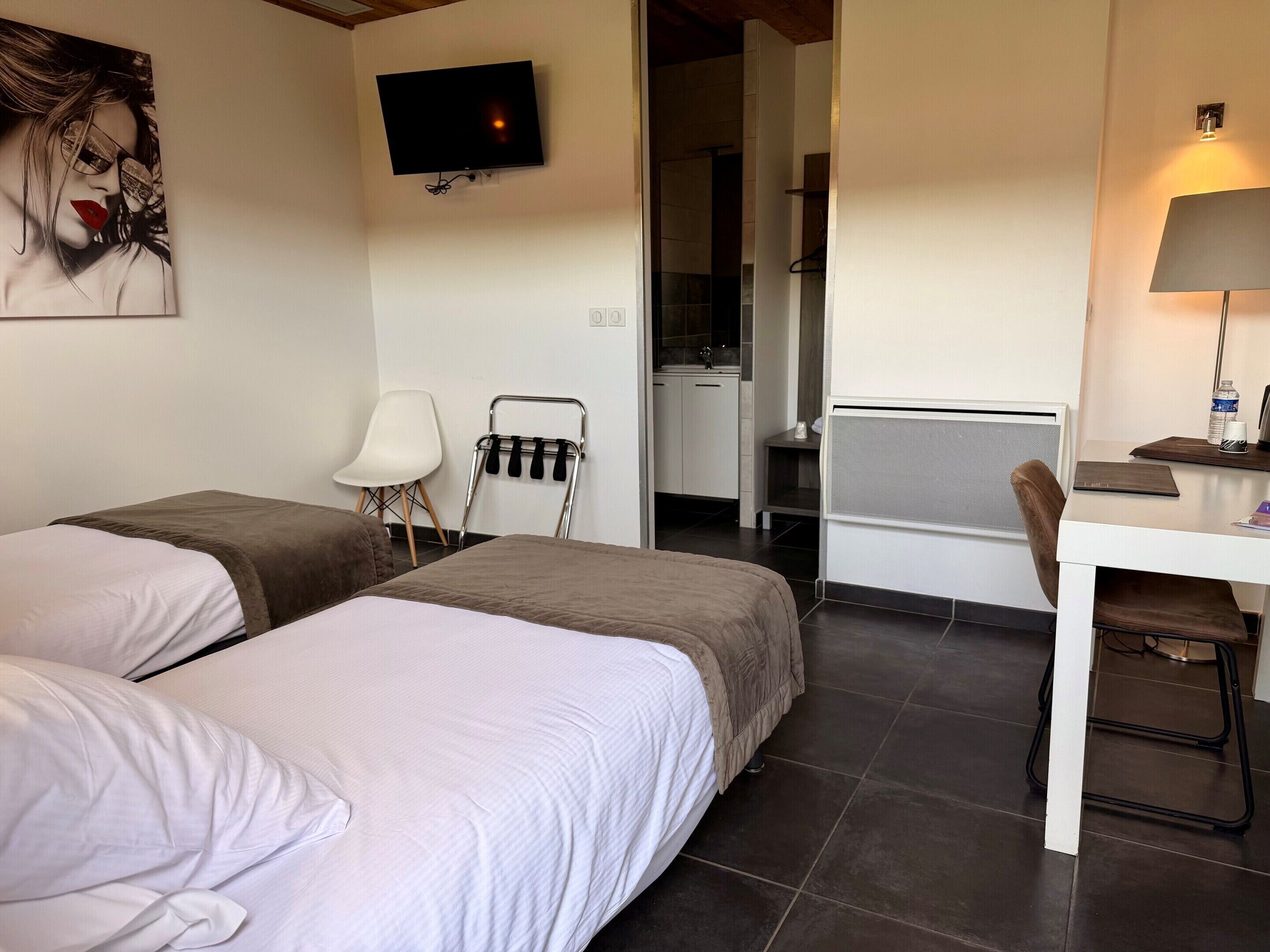 經典雙床房, 獨立浴室 | 獨特裝潢、布置獨特、書桌、遮光布/窗簾