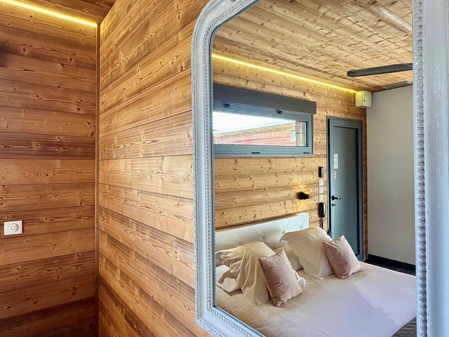 Suíte, suíte | Individualmente decorados, individualmente mobiliados, escrivaninha