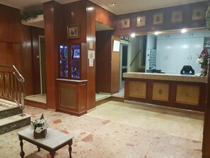 Lobby - Hotel Torrezaf (Torre del Campo)