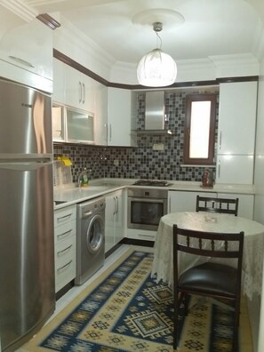 Deluxe Apartment | Private kitchen | Full-sized fridge, oven, stovetop, dishwasher - Ozengi Apart Pansiyon (Amasra)