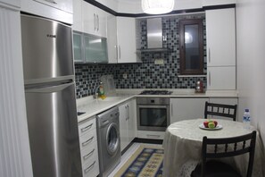 Deluxe-Apartment | Eigene Küche | Großer Kühlschrank, Ofen, Herdplatte, Geschirrspüler