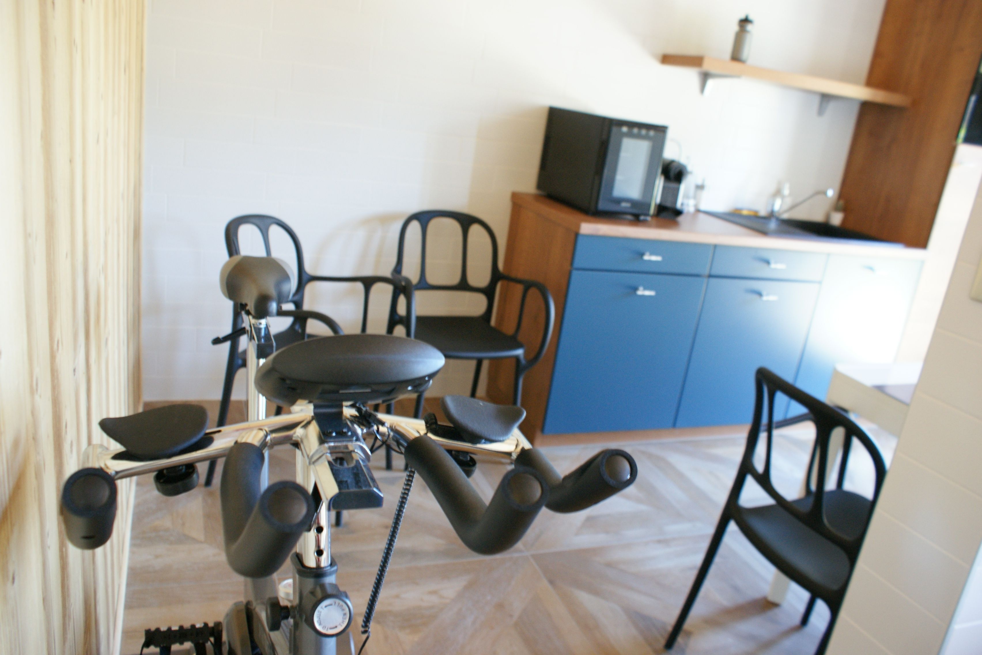 garden suite, 3/4 people | living area | flat-screen tv, heated floors