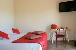 Classic Double Room, Ensuite | Individually decorated, individually furnished, laptop workspace - What Else Hotel (Saint-Vulbas)