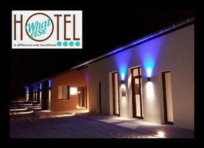 Exterior - What Else Hotel (Saint-Vulbas)