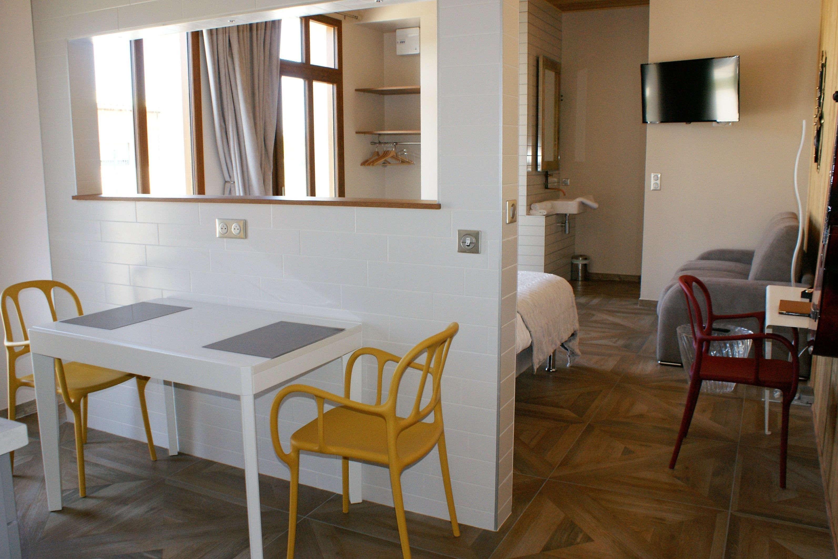 Garden Suite, 3/4 people | Living area | Flat-screen TV, heated floors