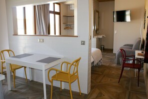 Garden Suite, 3/4 people | 起居区 | 平板电视、加热地板