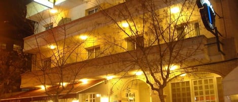 Façade de l’hébergement - soirée/nuit