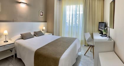 Hotel Llansola