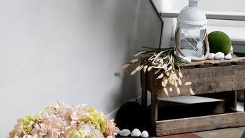 Deluxe Double Room, 1 Queen Bed | Room amenity