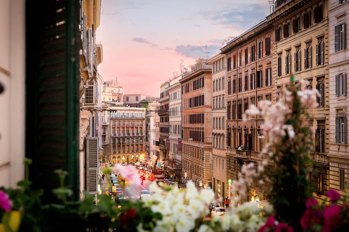 Suite Deluxe, vista città | Biancheria da letto di alta qualità, copriletto in piuma