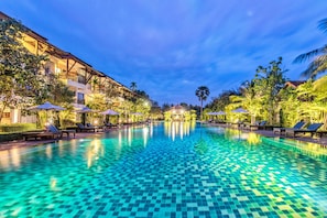 Outdoor pool - Angkor Palace Suite & Villa (Siem Reap)