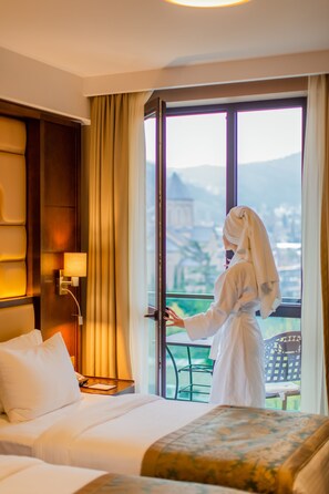 Chambre Panoramique avec lits jumeaux, 2 lits une place, vue ville (Building B) | Minibar, coffres-forts dans les chambres, bureau