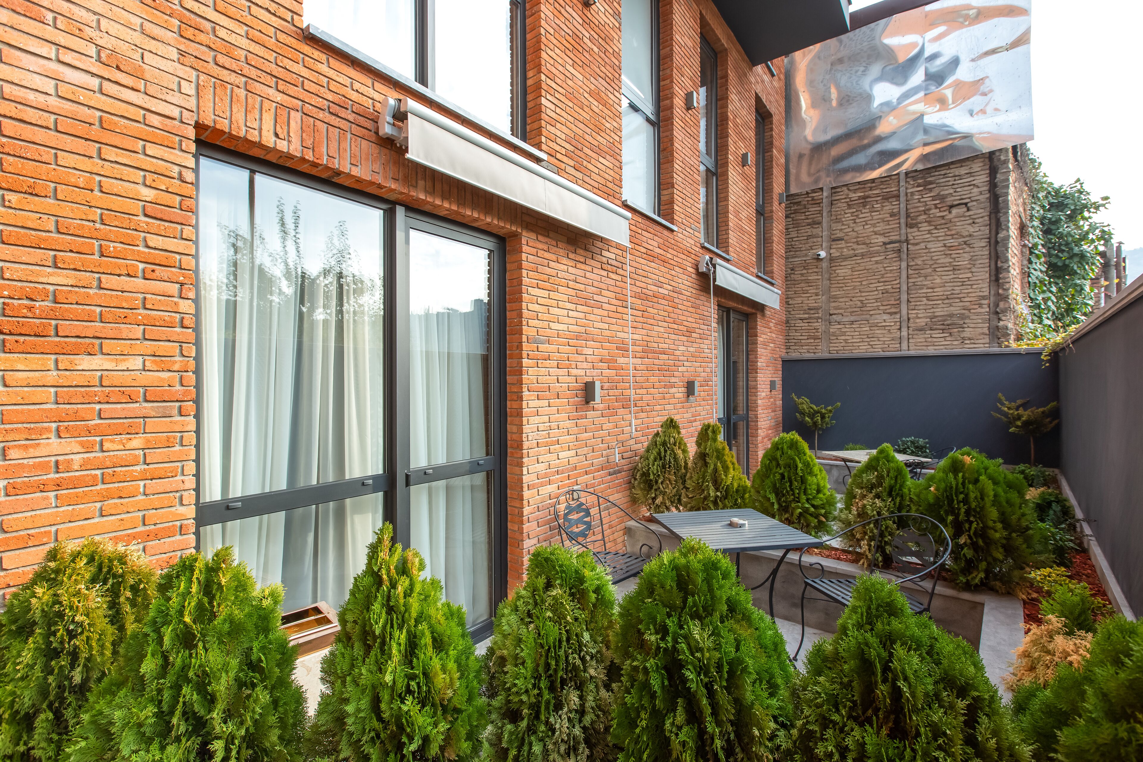 Phòng đôi Tiêu chuẩn (A / B Building) | Minibar, két bảo mật tại phòng, bàn 