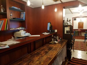 Reception - Hotel Veli (Sarandë)