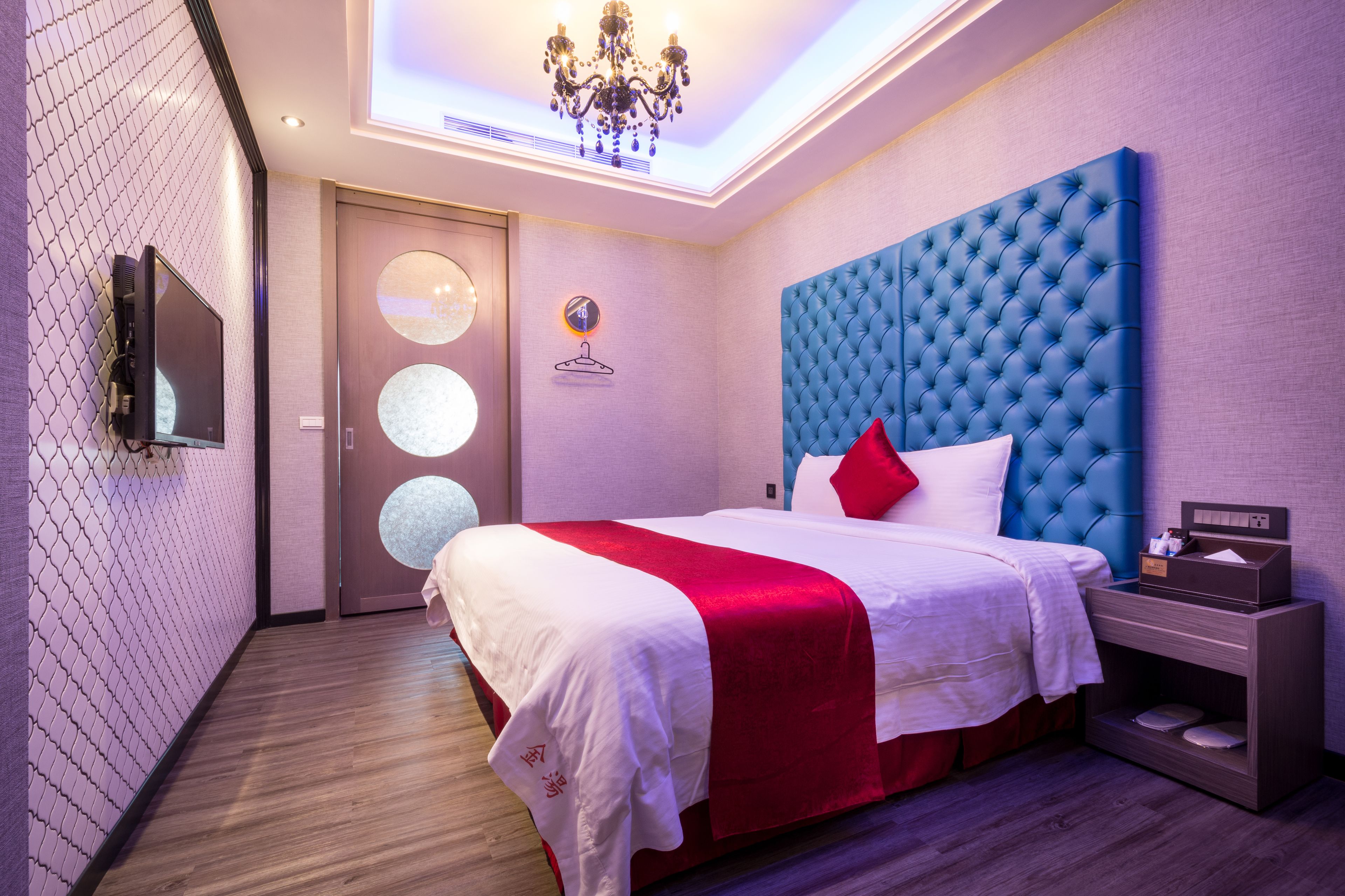 classic double room | blackout curtains, soundproofing, free wifi, bed sheets