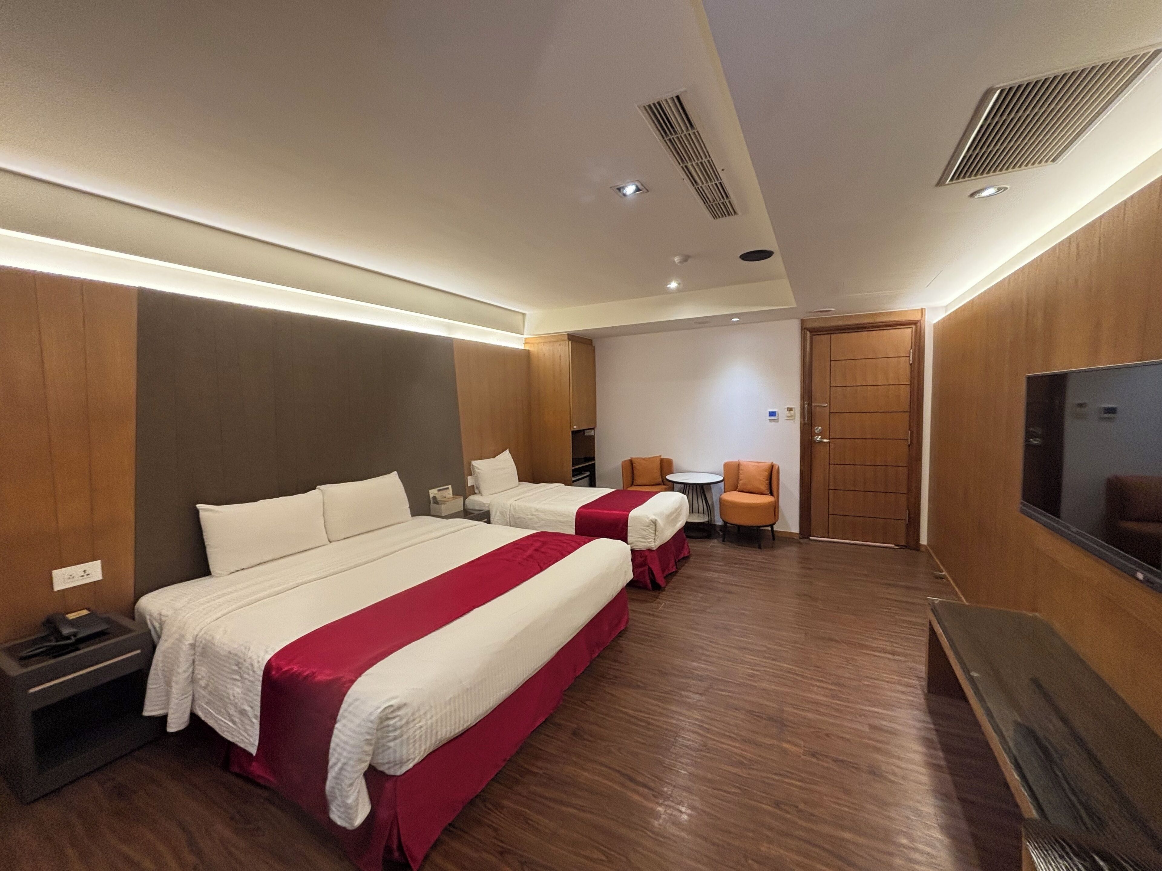 classic triple room | blackout curtains, soundproofing, free wifi, bed sheets