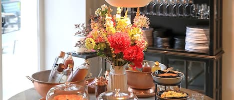 Breakfast, lunch, dinner served; French cuisine