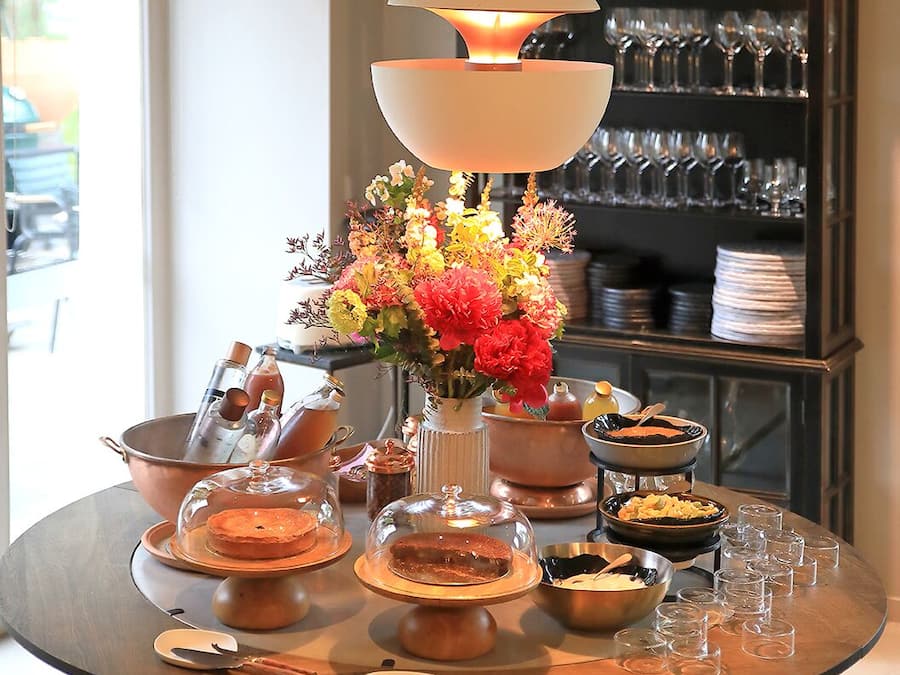 Breakfast, lunch, dinner served; French cuisine