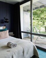 华丽双人房, 阳台, 山景 | 高档床上用品、加厚床垫、客房内保险箱、特色装修