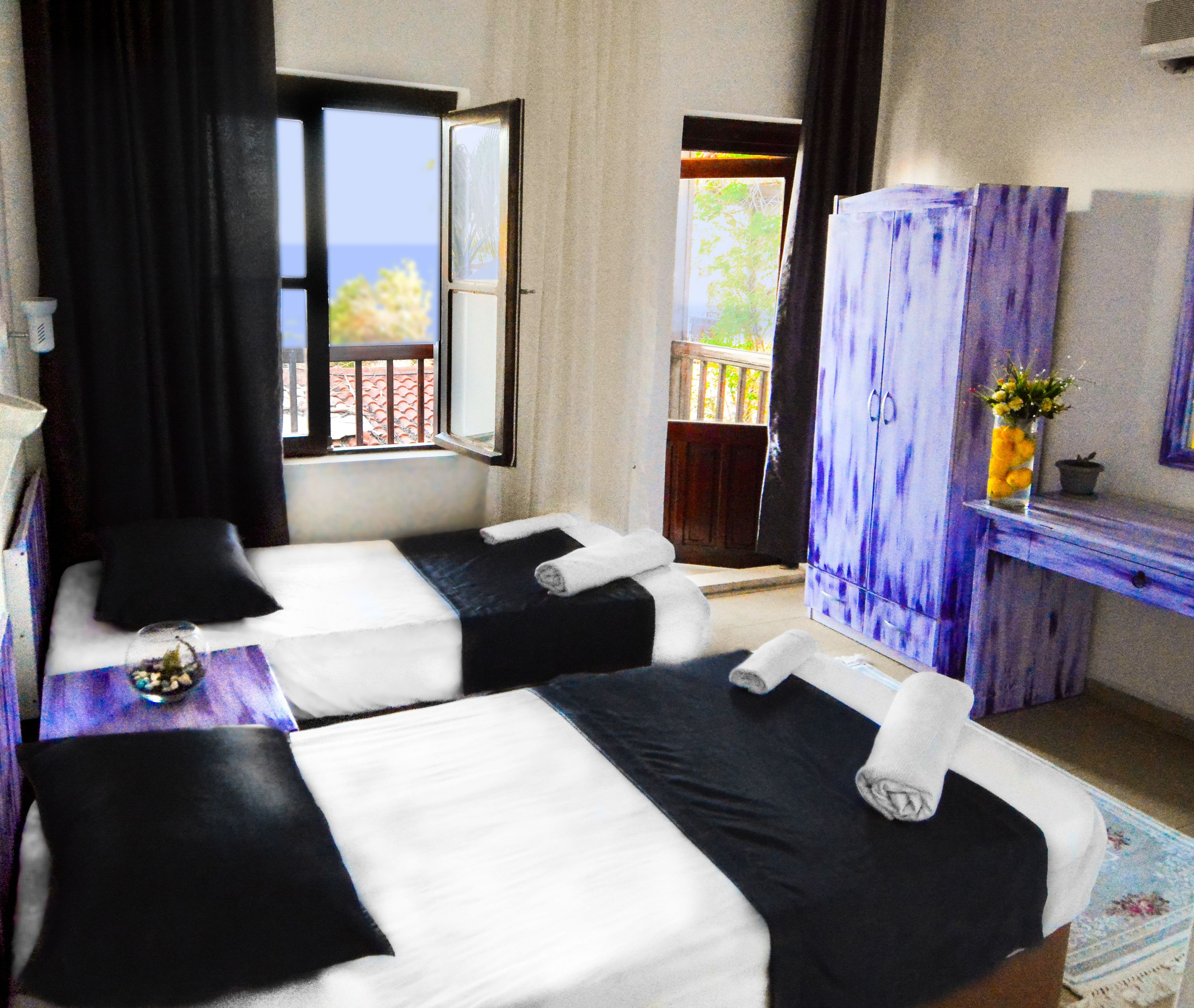 Tomannsrom – deluxe, 2 enkeltsenger | Allergitestet sengetøy, safe på rommet, skrivebord og lydisolert