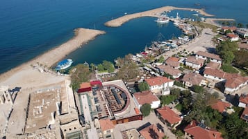 Economy-rum - utsikt mot trädgården - mot vattnet | Allergitestade sängkläder, värdeförvaringsskåp på rummet och skrivbord