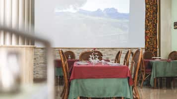 Se ofrece un desayuno continental (5 EUR por persona)