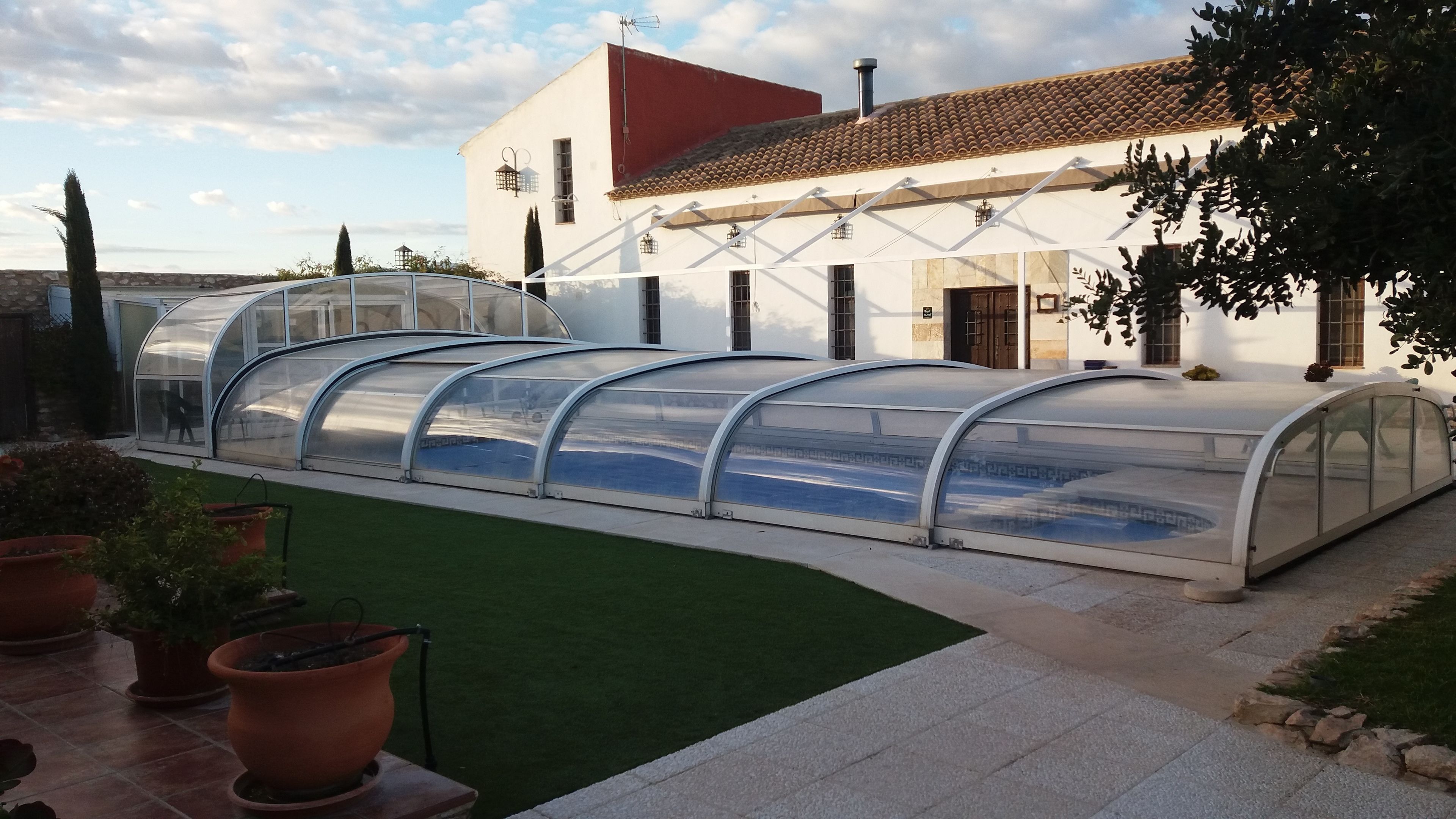 Hồ bơi trong nhà, hồ bơi ngoài trời 