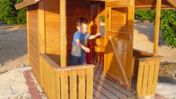 Télévision LCD, lecteur de DVD, station d'accueil MP3