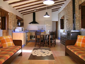 Ferienhaus, 2 Schlafzimmer, eigener Pool, zum Garten hin (Ana) | Wohnbereich