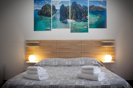 Double Room, City View | Desk, rollaway beds, free WiFi, bed sheets