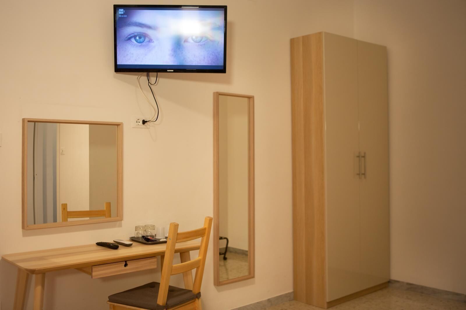 双人房, 城市景观 | 办公桌、折叠床/加床（额外收费）、免费 WiFi、床单