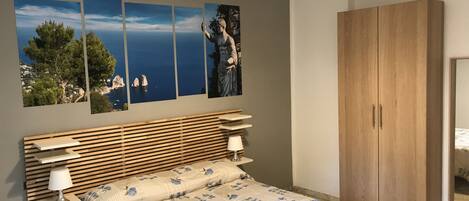 Doppelzimmer, Stadtblick | Schreibtisch, Zustellbetten, kostenloses WLAN, Bettwäsche