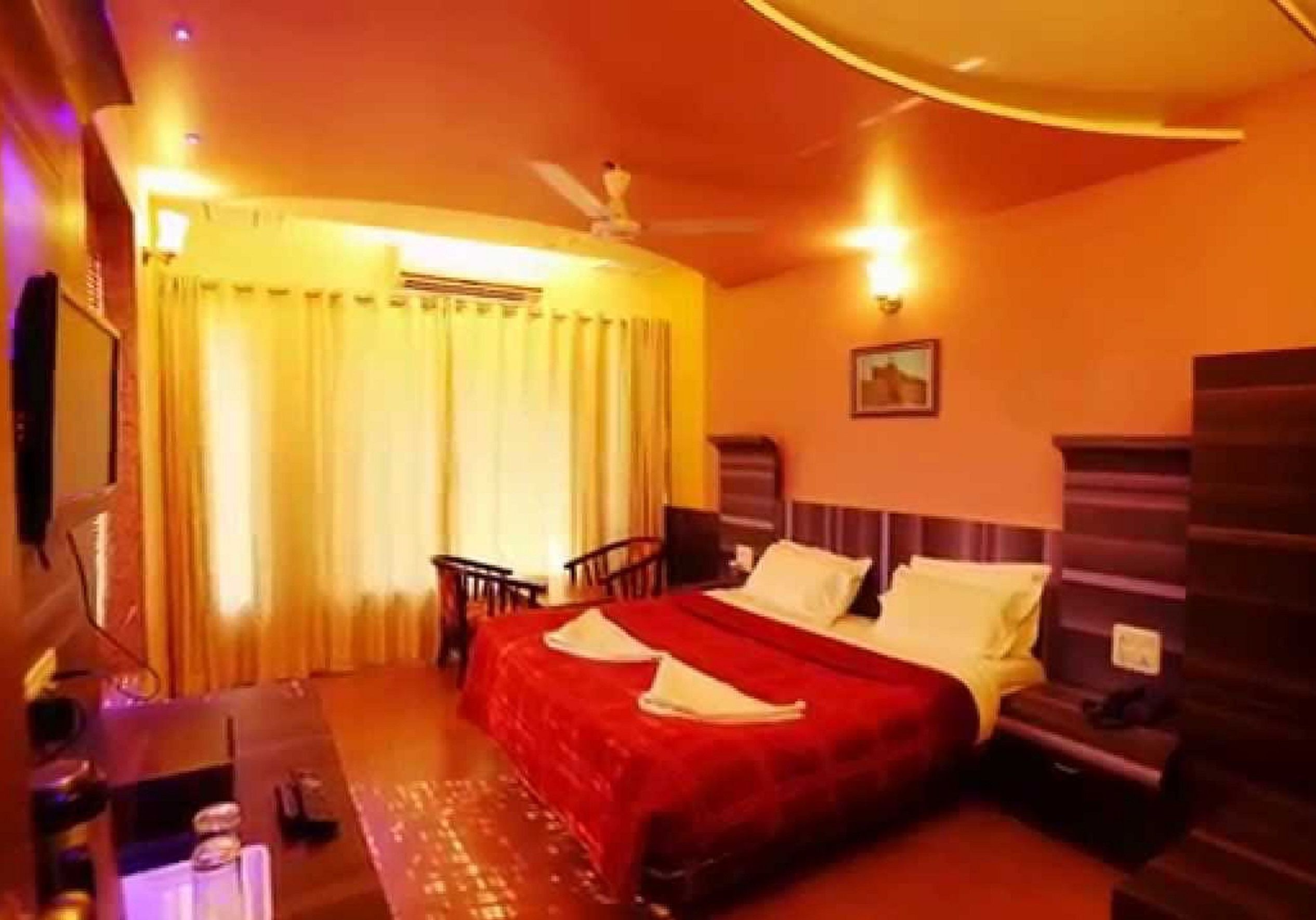 Deluxe Single Room, City View, Garden Area | Rollaway beds, free WiFi