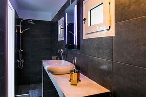 Shower, free toiletries - Hestia Villa (Kassandra)