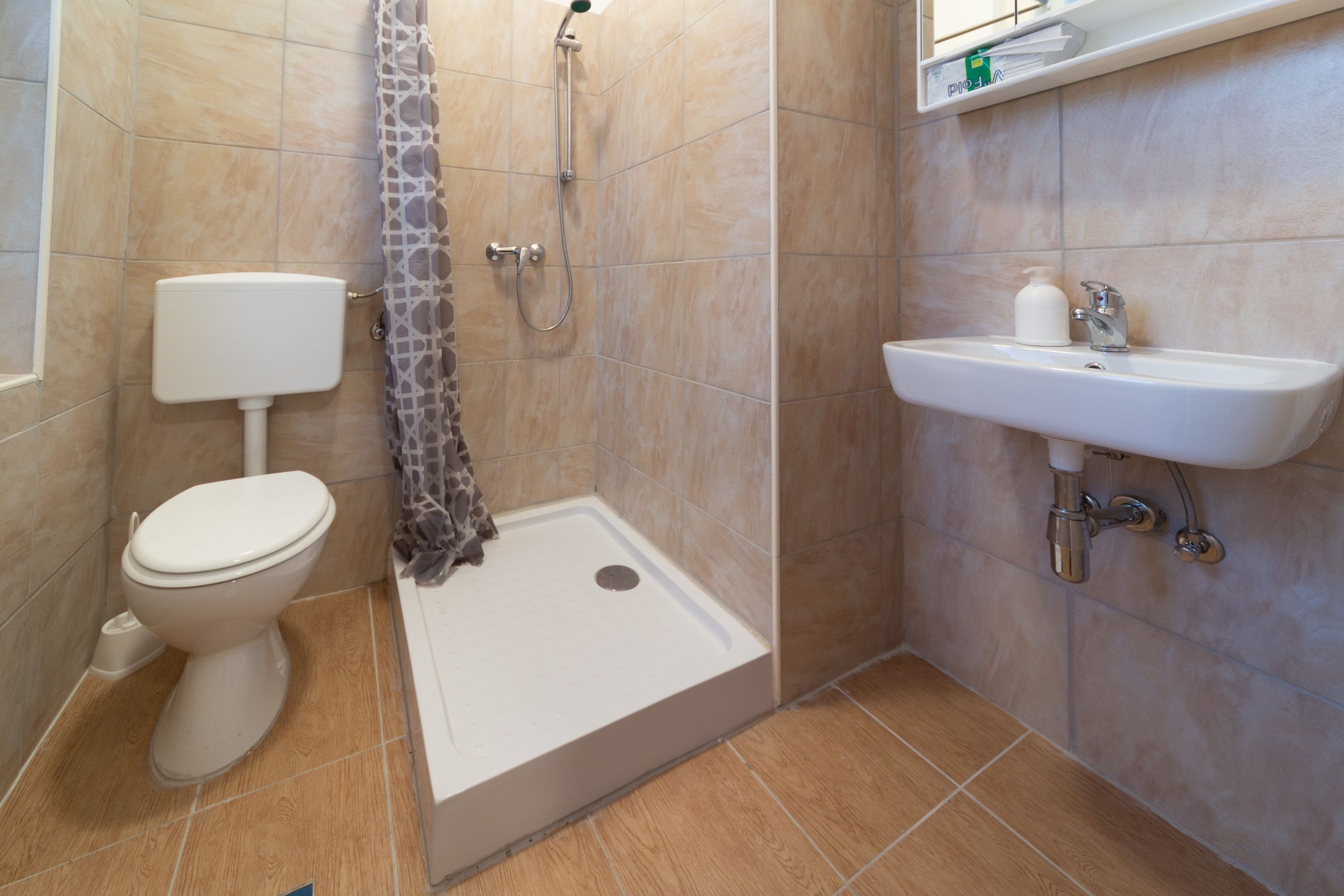 Kamar Quadruple | Shower kamar mandi