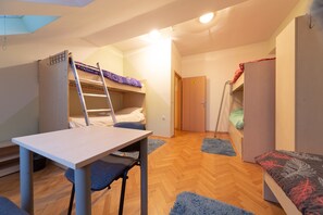 Gemeinsamer Schlafsaal, 1 Einzelbett (5-Bed)