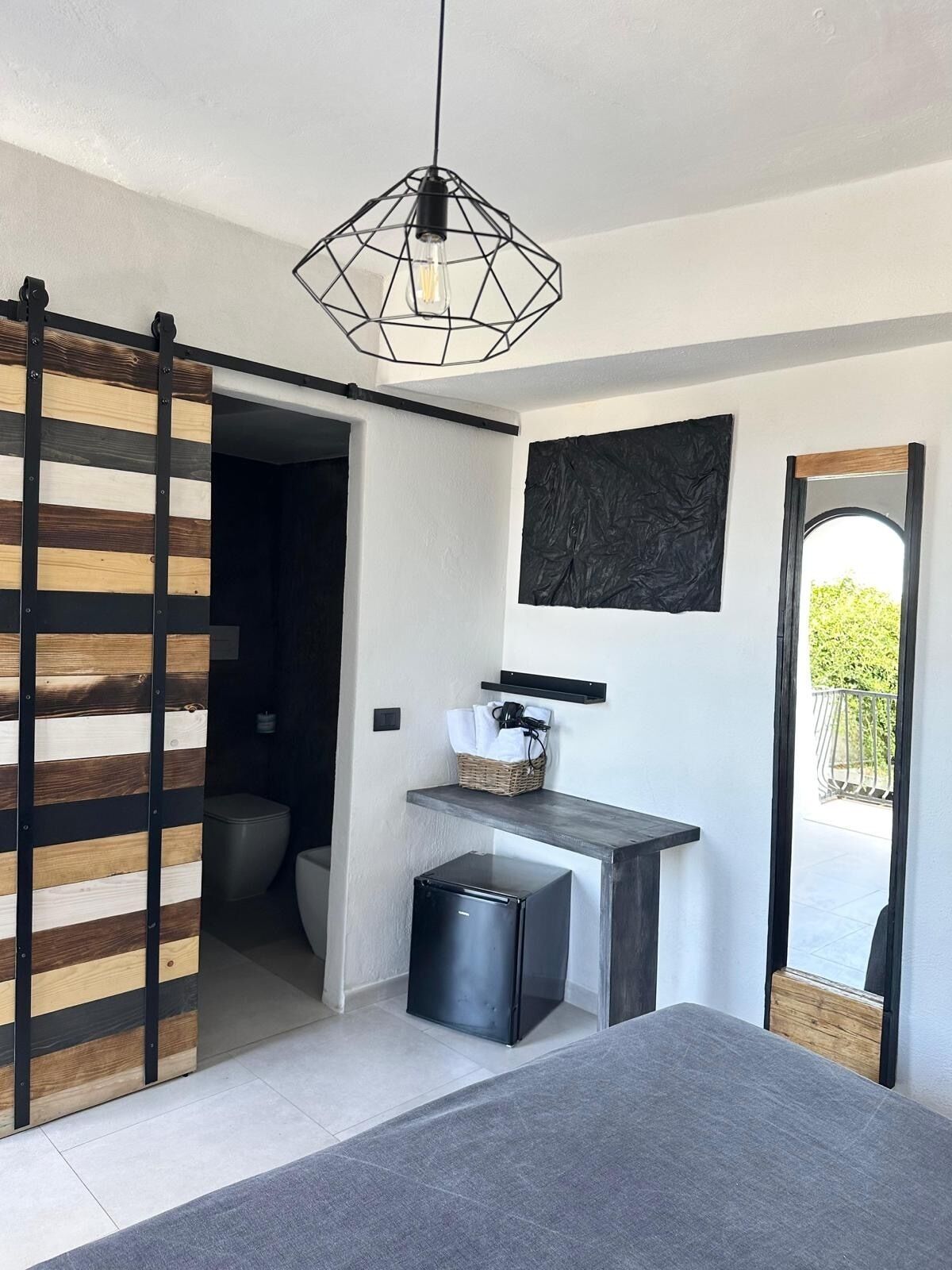 Kahden hengen design-huone (yksi tai kaksi sänkyä), näköala satamaan | Yksilöllisesti kalustettu, työpöytä