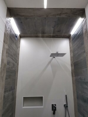 Junior Suite, 2 Bedrooms, Sea View, Tower | Bathroom | Shower, hair dryer, bidet, towels - Black Market Hotel (Ischia)
