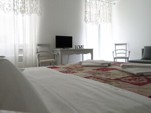 Desk, rollaway beds, free WiFi