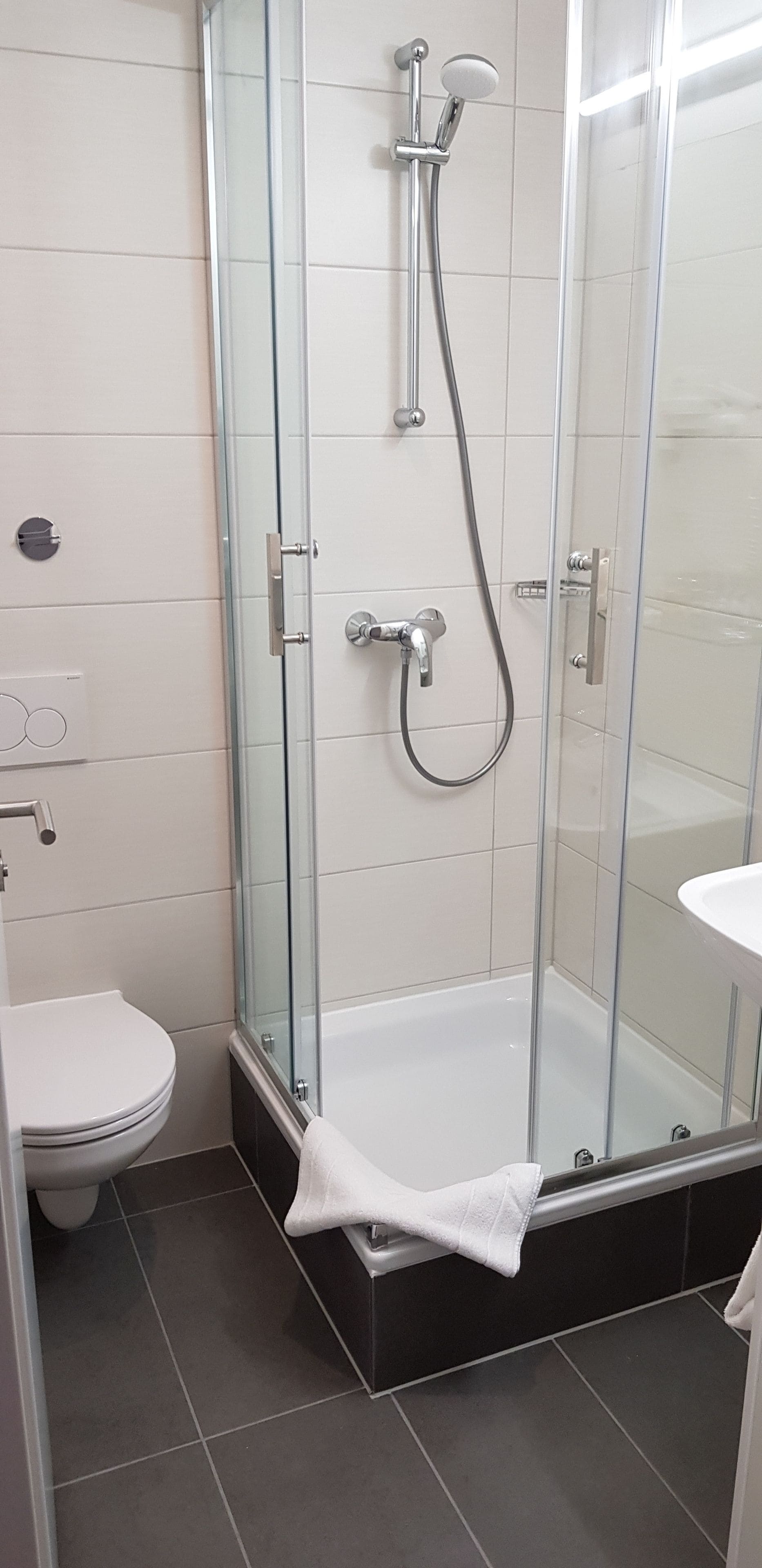 single room | bathroom | shower, free toiletries, hair dryer, slippers