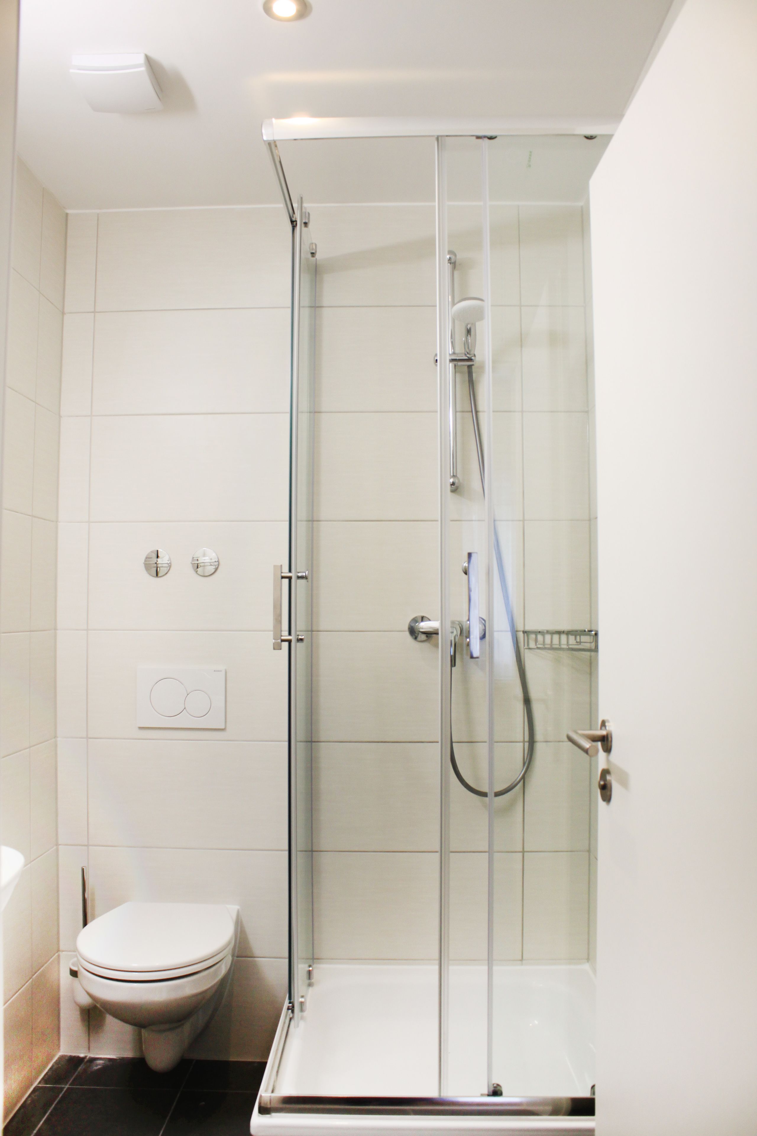 Junior-Suite | Badezimmer | Dusche, kostenlose Toilettenartikel, Haartrockner, Hausschuhe