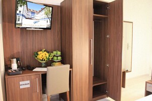 Comfort Single Room | Minibar, desk, soundproofing, iron/ironing board