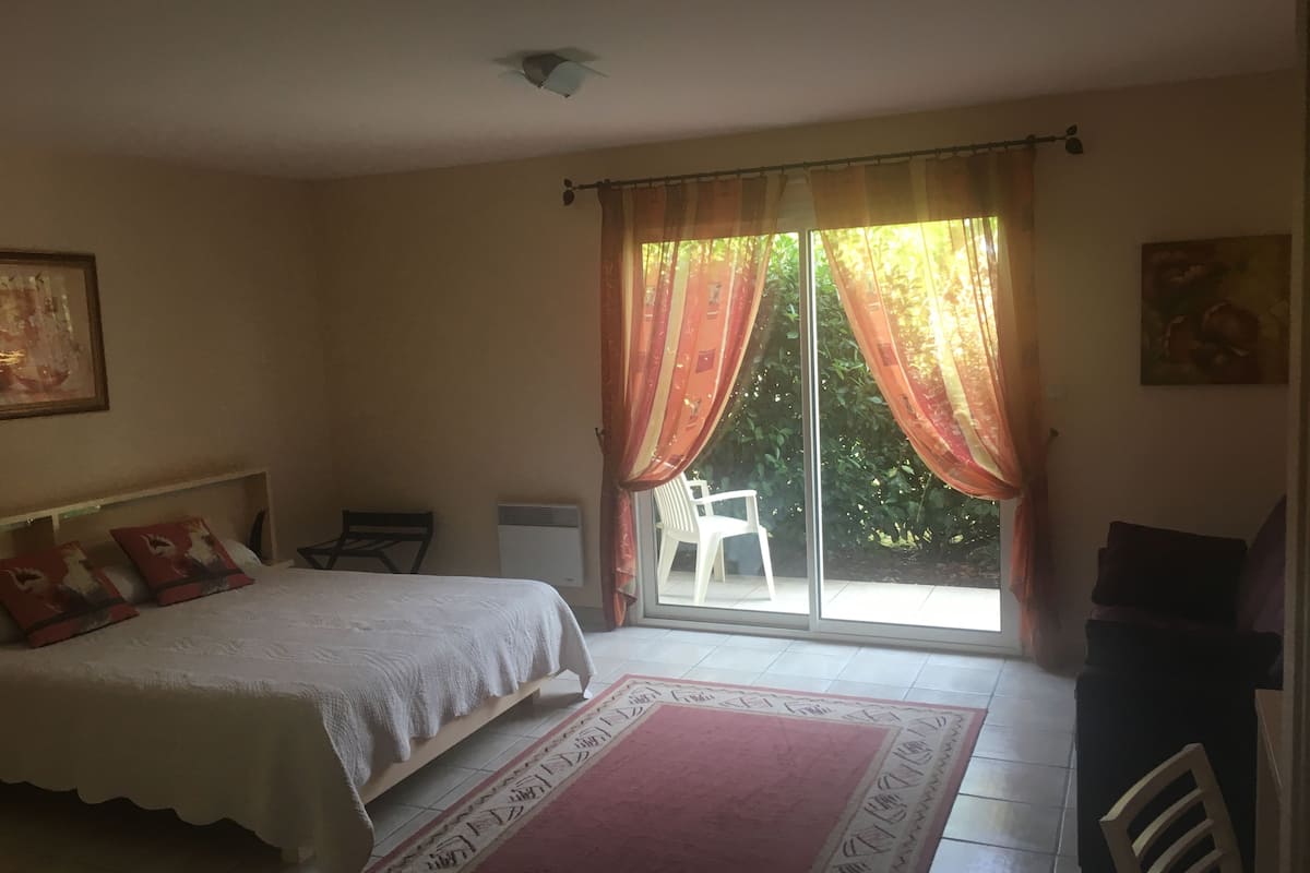 Habitación doble (Prune) | Escritorio, sistema de insonorización, cunas gratuitas y wifi gratis