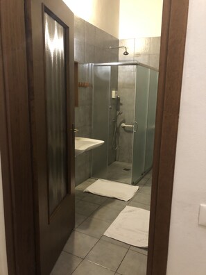 Double Room, Ensuite | Bathroom | Hair dryer, bidet, towels - Ai Leoni (Verona)