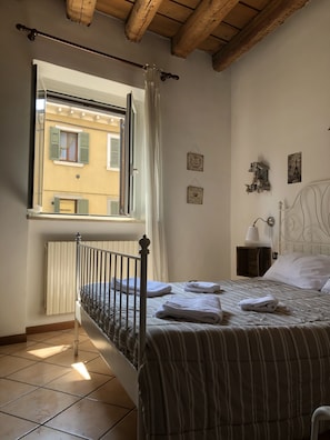 Double Room, Shared Bathroom | Blackout drapes, free WiFi, bed sheets - Ai Leoni (Verona)