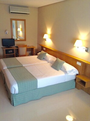 Coffres-forts dans les chambres, bureau, rideaux occultants