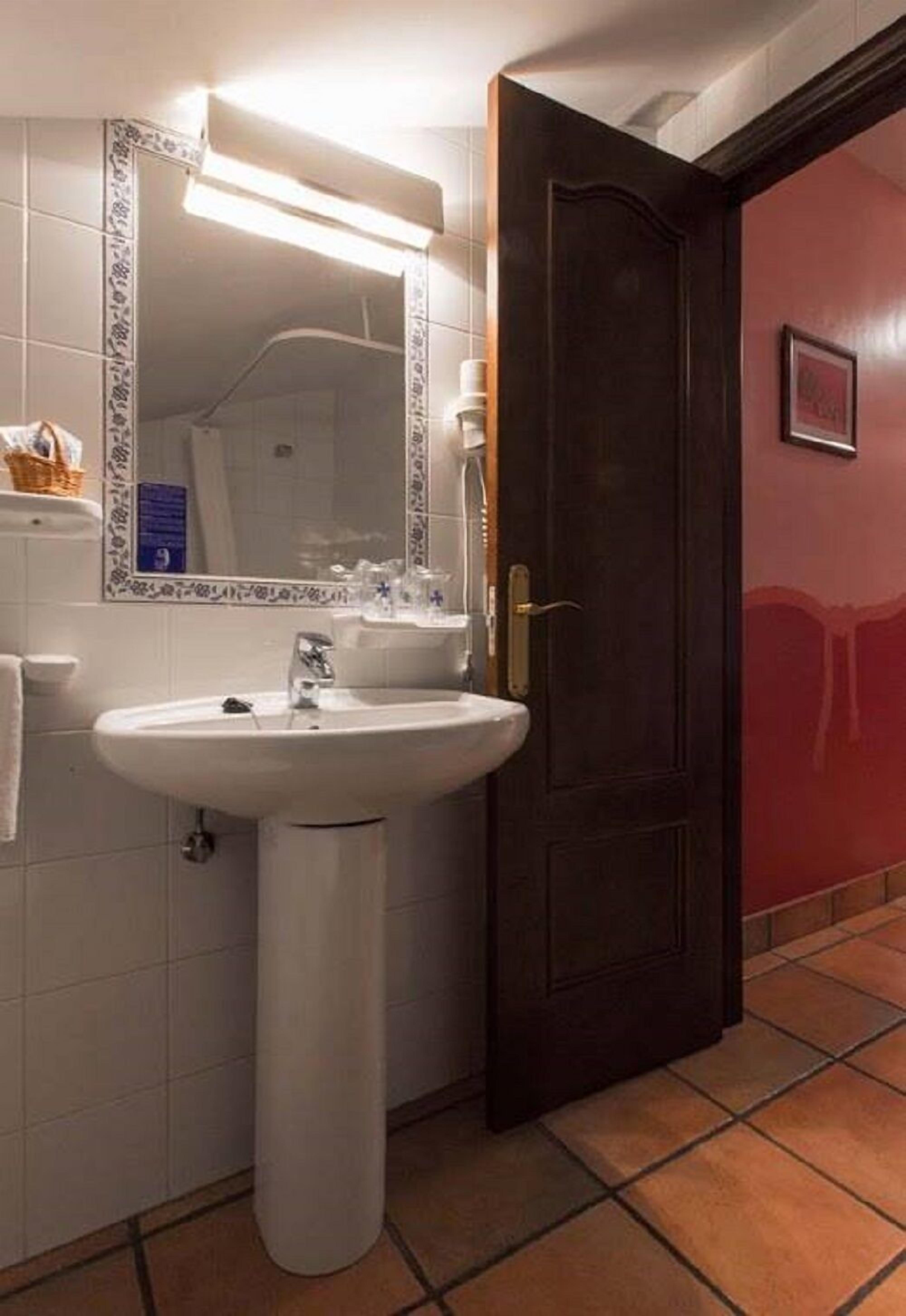 free toiletries, towels